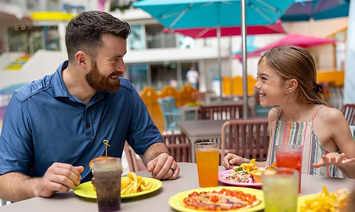 Surfside Eatery oferece opções para o café da manhã, almoço e jantar
