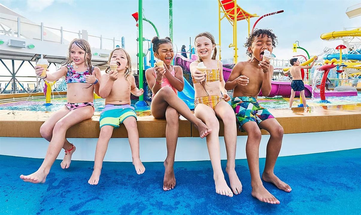 Satisfaça seu desejo por sorvete à beira da piscina