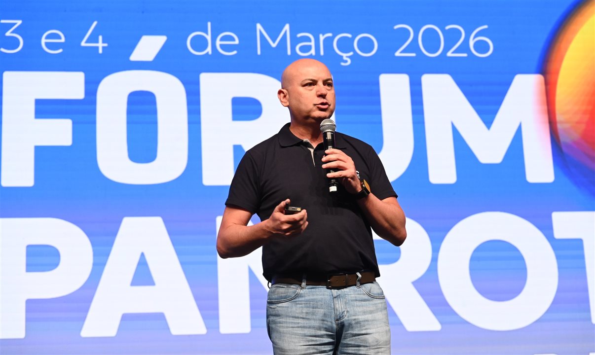 Fabio Mader, CEO da CVC Corp, no palco do Fórum PANROTAS 2026, sua primeira aparição em um grande evento desde que assumiu o cargo