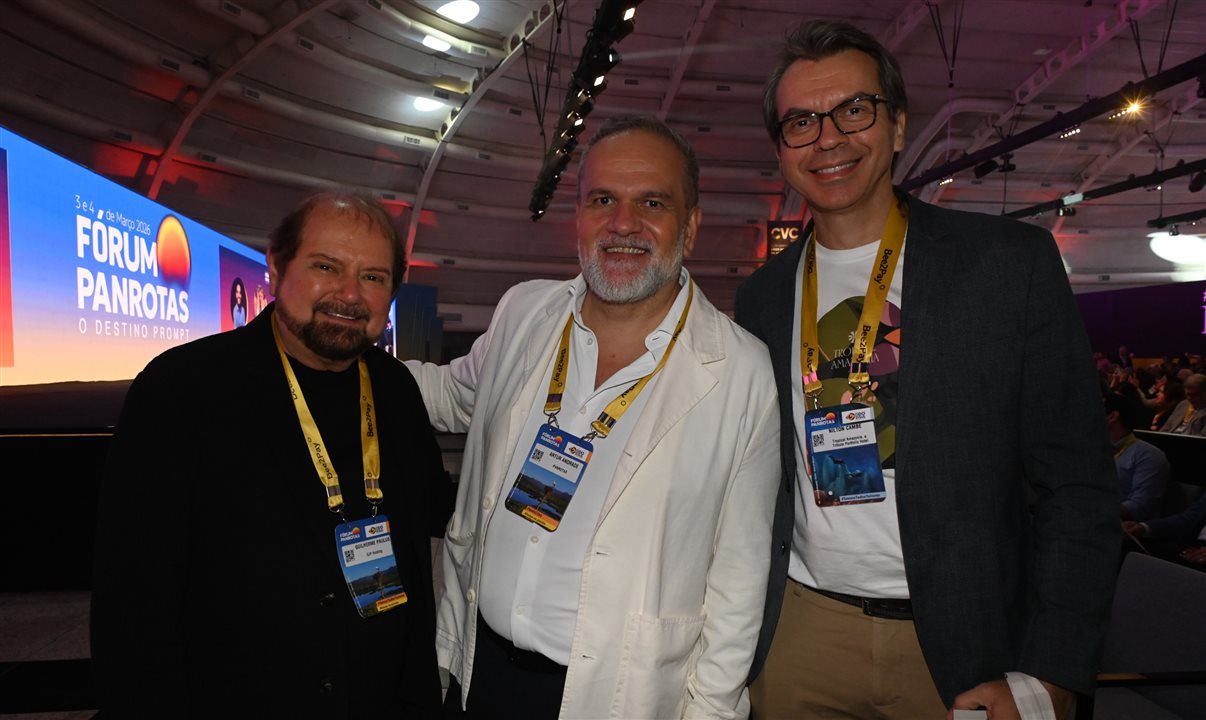 Guilherme Paulus, da GJP Holding, Artur Andrade, da PANROTAS, e Nilton Cambé, do Tropical Amazônia