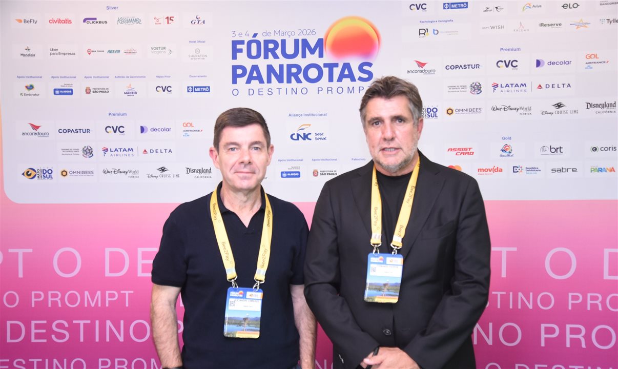 Alexandre Camargo, country manager da Assist Card no Brasil, com o CCO global Fernando Padrón, no Fórum PANROTAS 2026