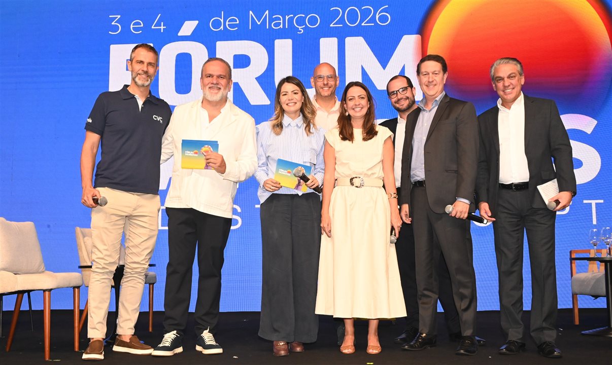 Marvio Mansur, da Rextur Advance, Artur Luiz Andrade (moderador), da PANROTAS, Gabriella Arruda, da Integração Trade, Duda Slud, da Unav, Aline Mafra, da Latam, Mateus Pongeluppi, da Gol Daniel Bicudo, da Azul e Fernando Santos, da Conextravel