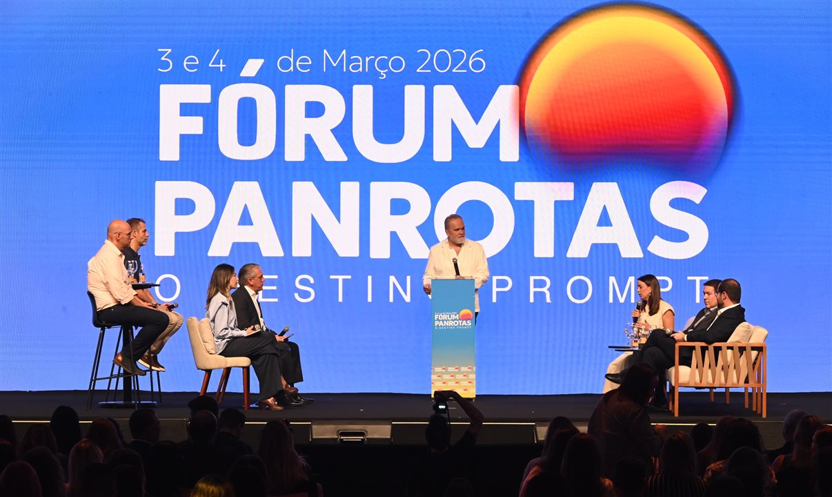 Painel com agentes de viagens e companhias aéreas