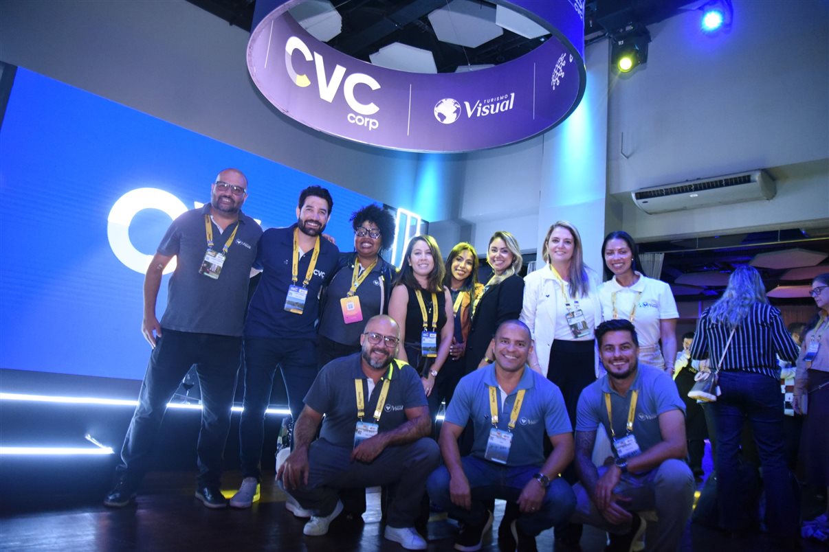 Times da CVC Corp e Visual Turismo no happy hour do Fórum PANROTAS