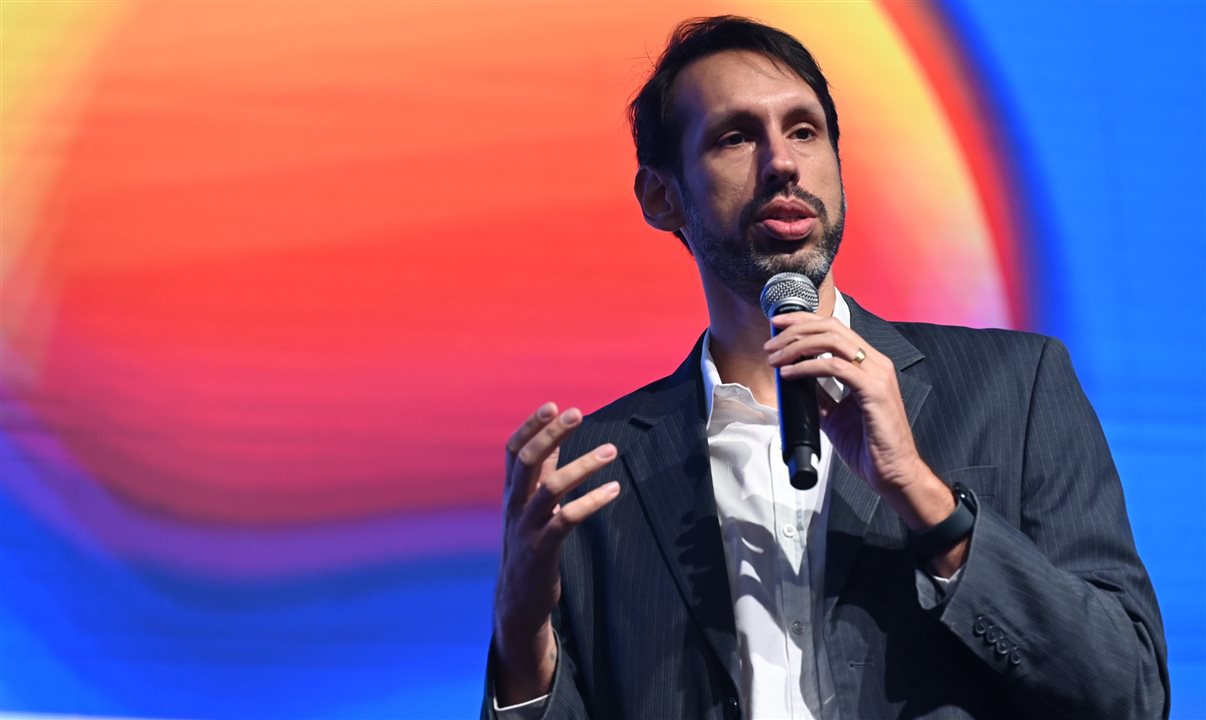 Tanguy Baghdadi abriu o segundo dia de Fórum PANROTAS 2026