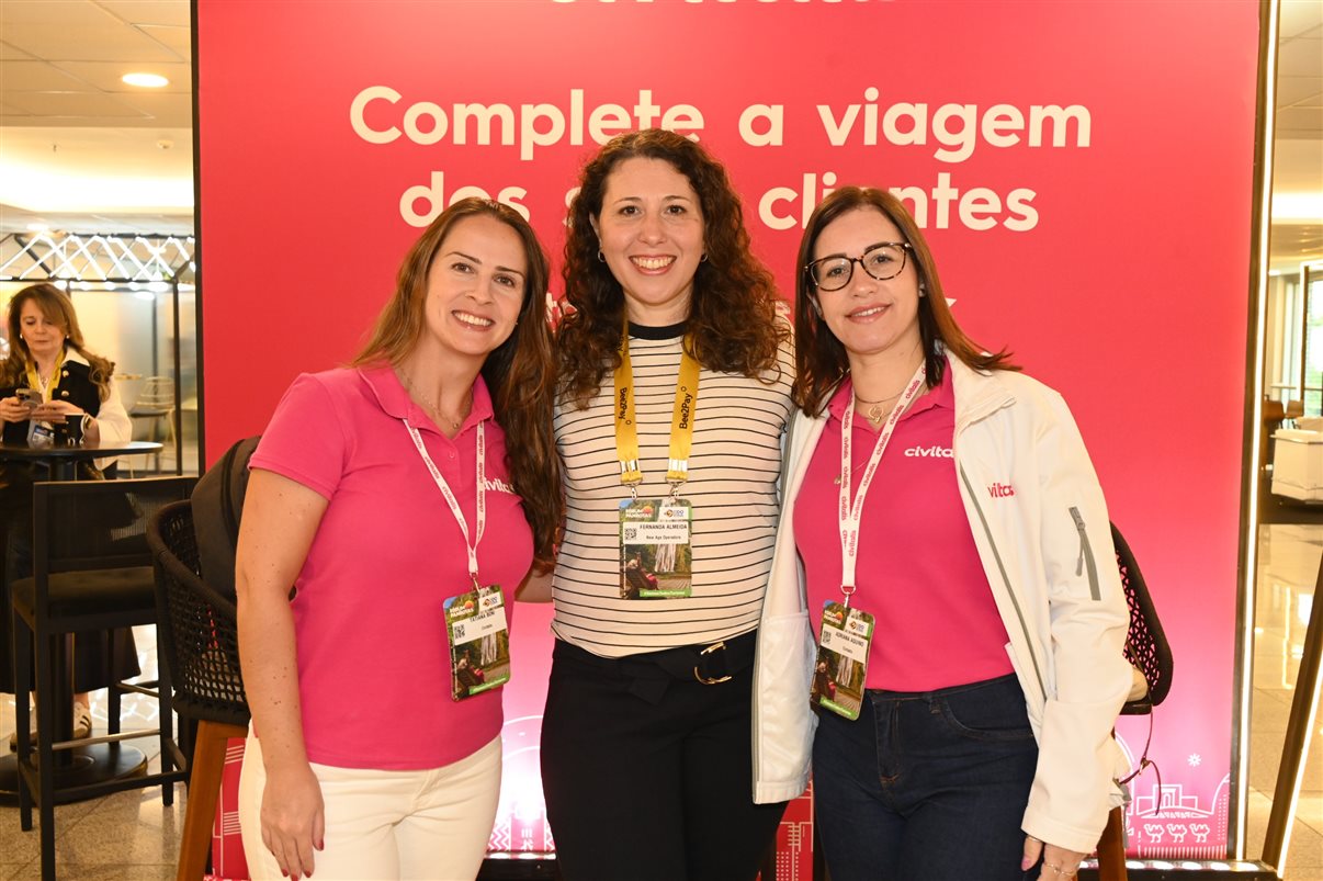 Fernanda Almeida, da New Age, entre Tatiana Boni e Adriana Aquino, da Civitatis