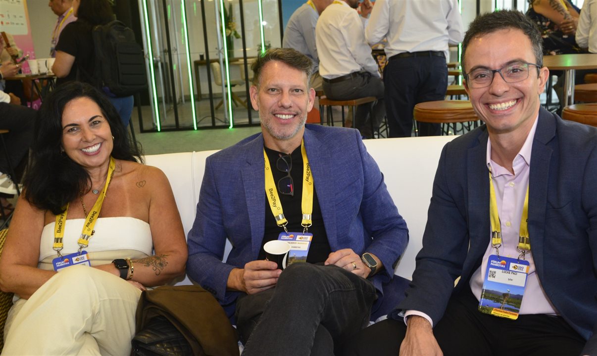 Claudia Brito, da Coris, Ricardo Sidaras, da PANROTAS, e Lucas Paci, da Tyller