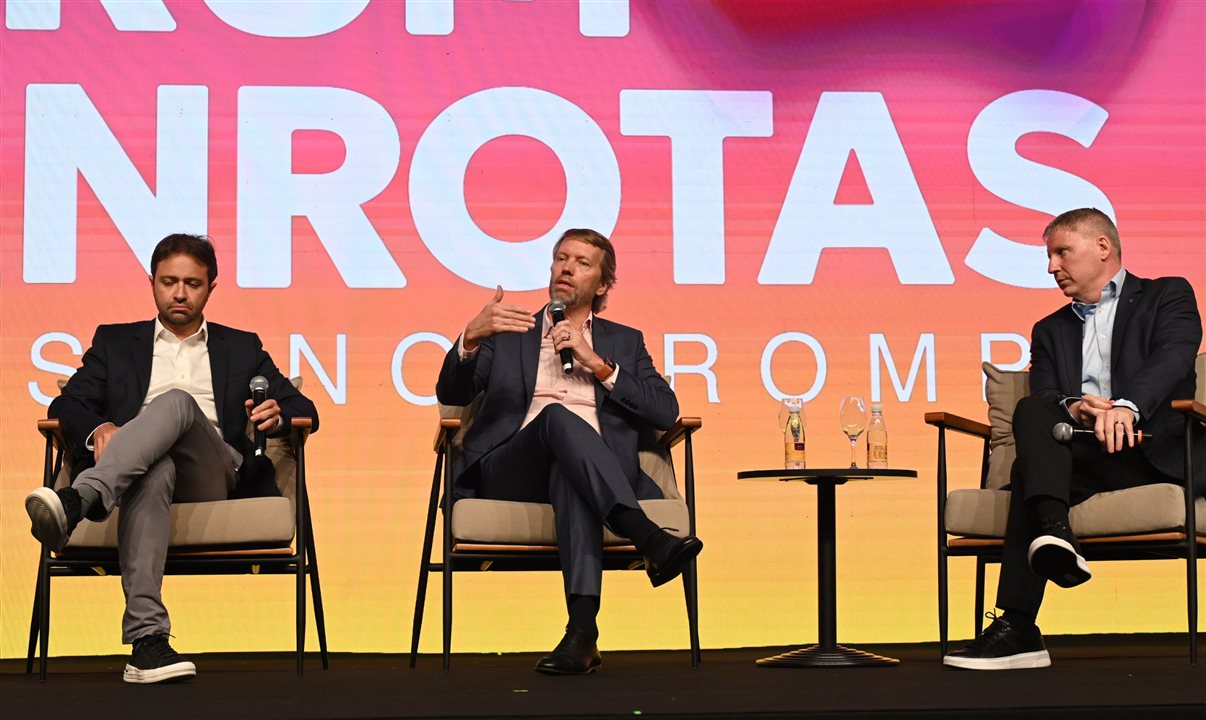 Celso Ferrer, CEO da Gol, Jerome Cadier, CEO da Latam, John Rodgerson, CEO da Azul