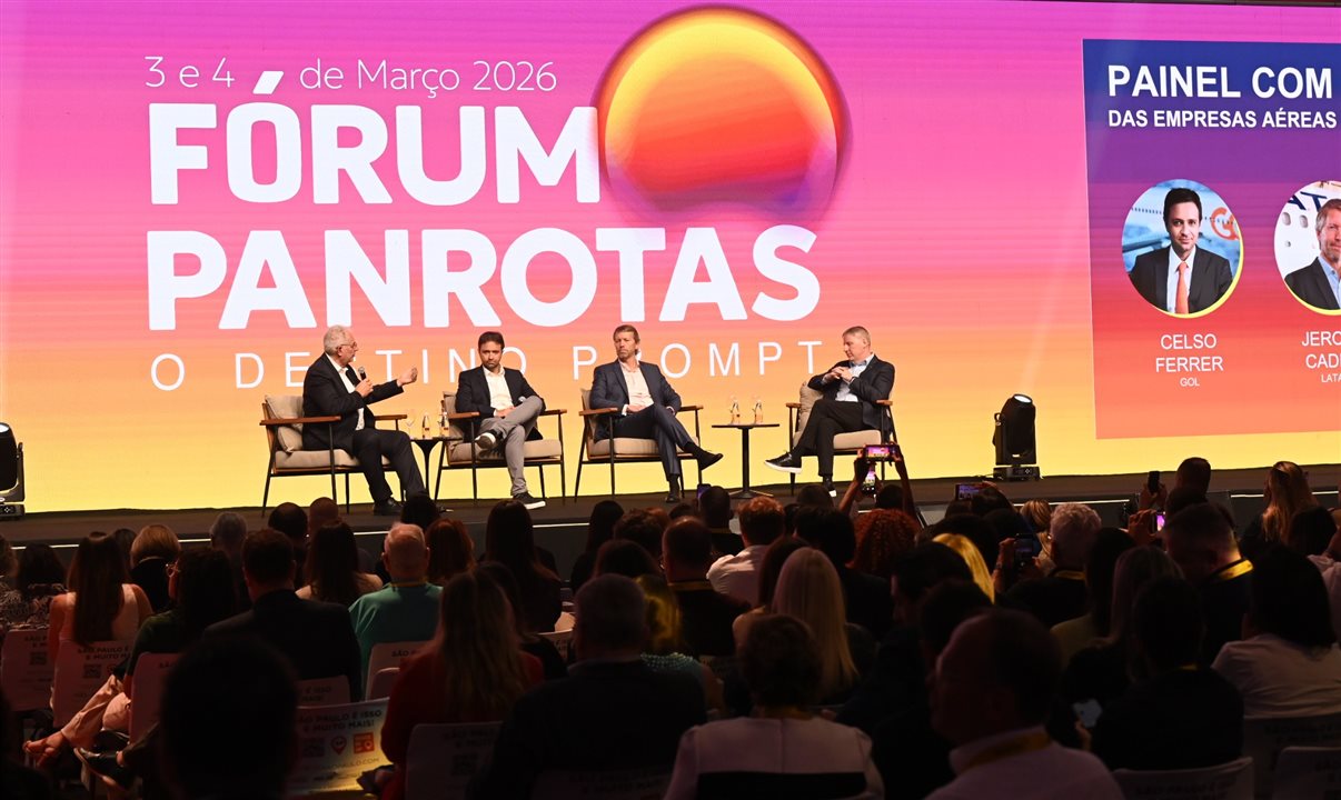 Willian Waack, Celso Ferrer, CEO da Gol, Jerome Cadier, CEO da Latam, e John Rodgerson, CEO da Azul
