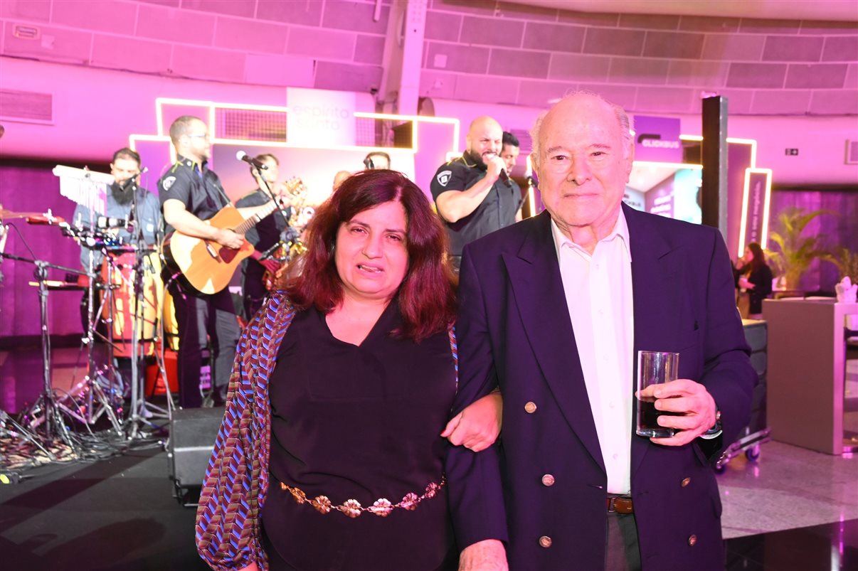 Fabiola Bemfeito, do Metrô de São Paulo, com José Guillermo C. Alcorta, da PANROTAS