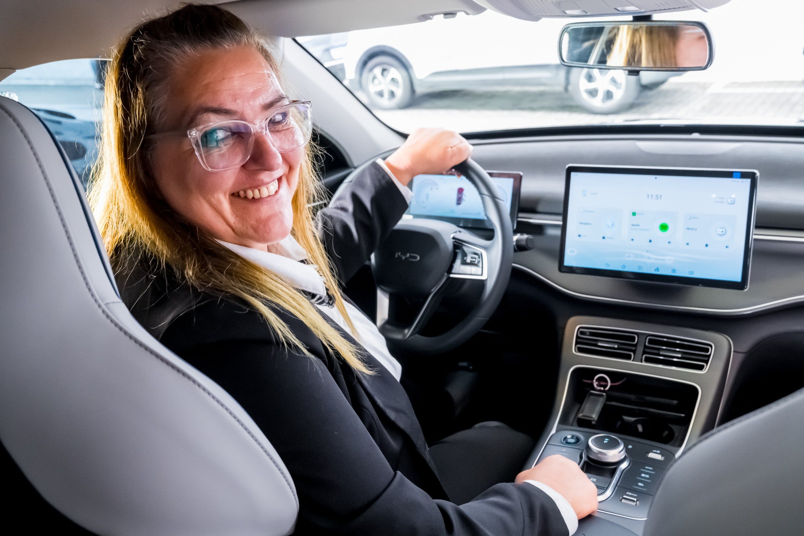 Ana Dobrev é a motorista na tg.mob que está promovendo um curso gratuito para outras mulheres se profissionalizarem na área da mobilidade executiva