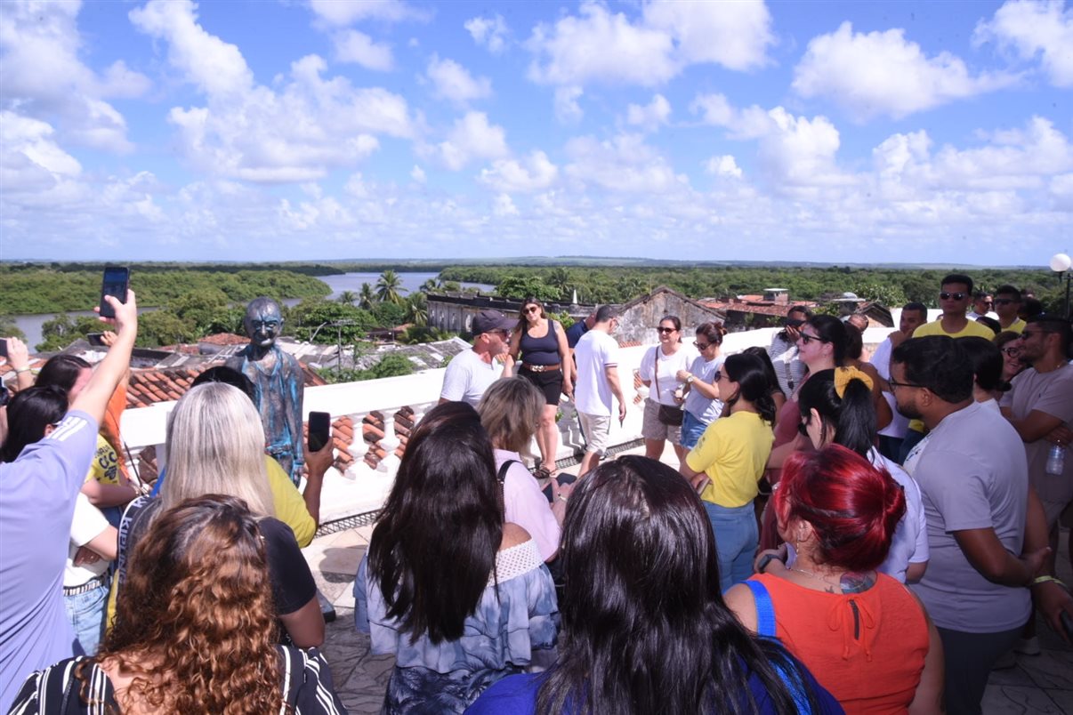 Uma das paradas estratégicas do city tour pocket foi no centro histórico, com vista para o Rio Sanhauá