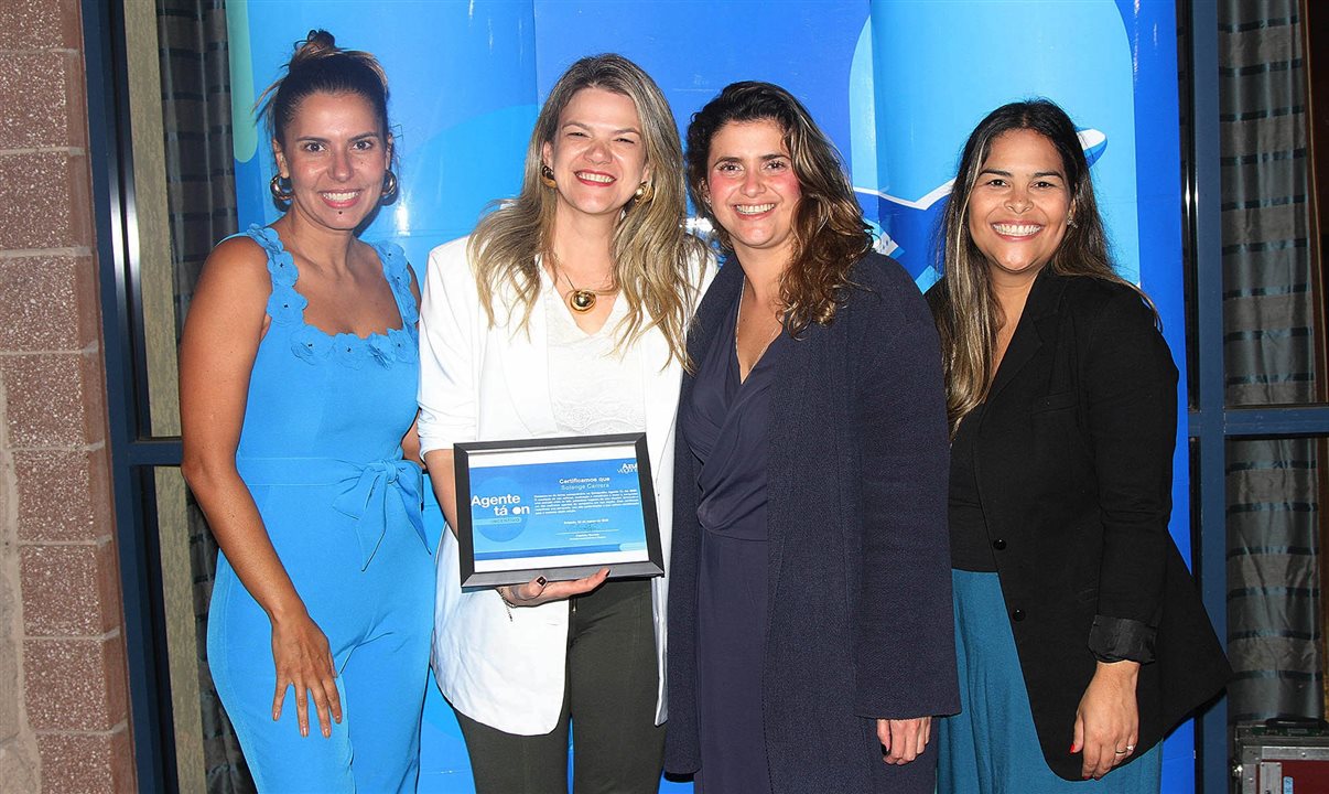 Solange Carrera, da Xingu Viagens, entre Fernanda Paranhos, Giulliana Mesquita e Patricia Gomes, da Azul Viagens
