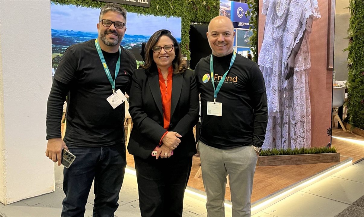 Diogo Leão, CIO da iFriend, Mônica Samia, secretária de Turismo do Governo do Estado de SP, e Leonardo Brito, CEO da iFriend