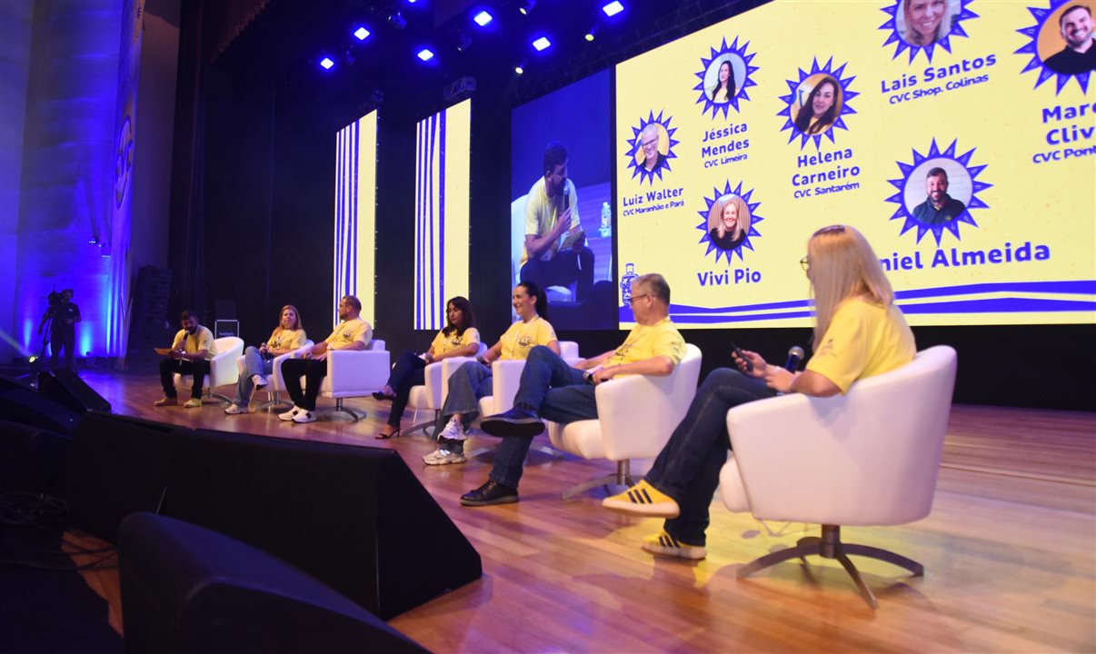 Mesa-redonda com franqueados