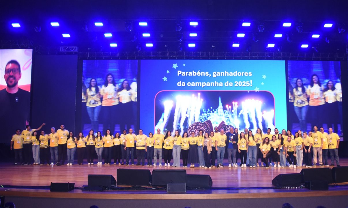 Ganhadores da campanha de vendas “Desperte os Sonhos”, realizada em parceria entre Disney e CVC ao longo de todo o ano passado