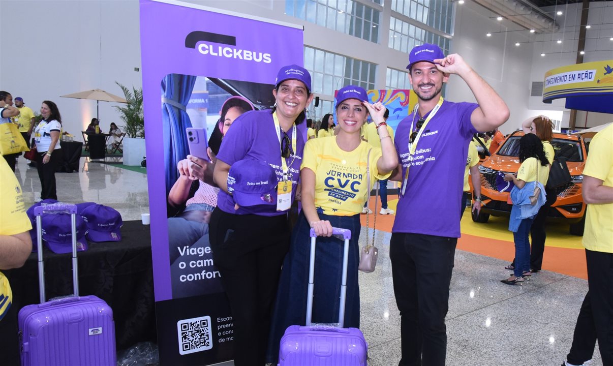 Paula Rorato, da CVC Corp, entre Fernanda Escovale e Ewerton Araújo, da Clickbus