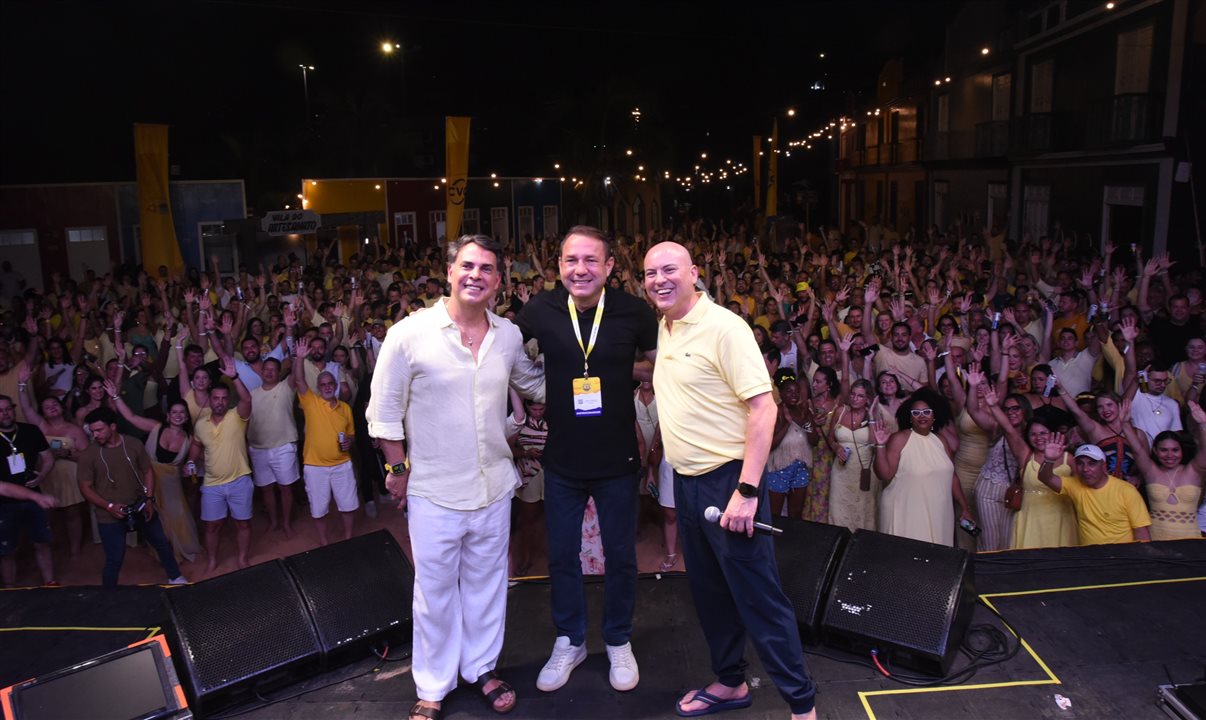 Daniel Rodrigues, secretário de Turismo de João Pessoa, entre Emerson Belan e Fabio Mader, da CVc Corp