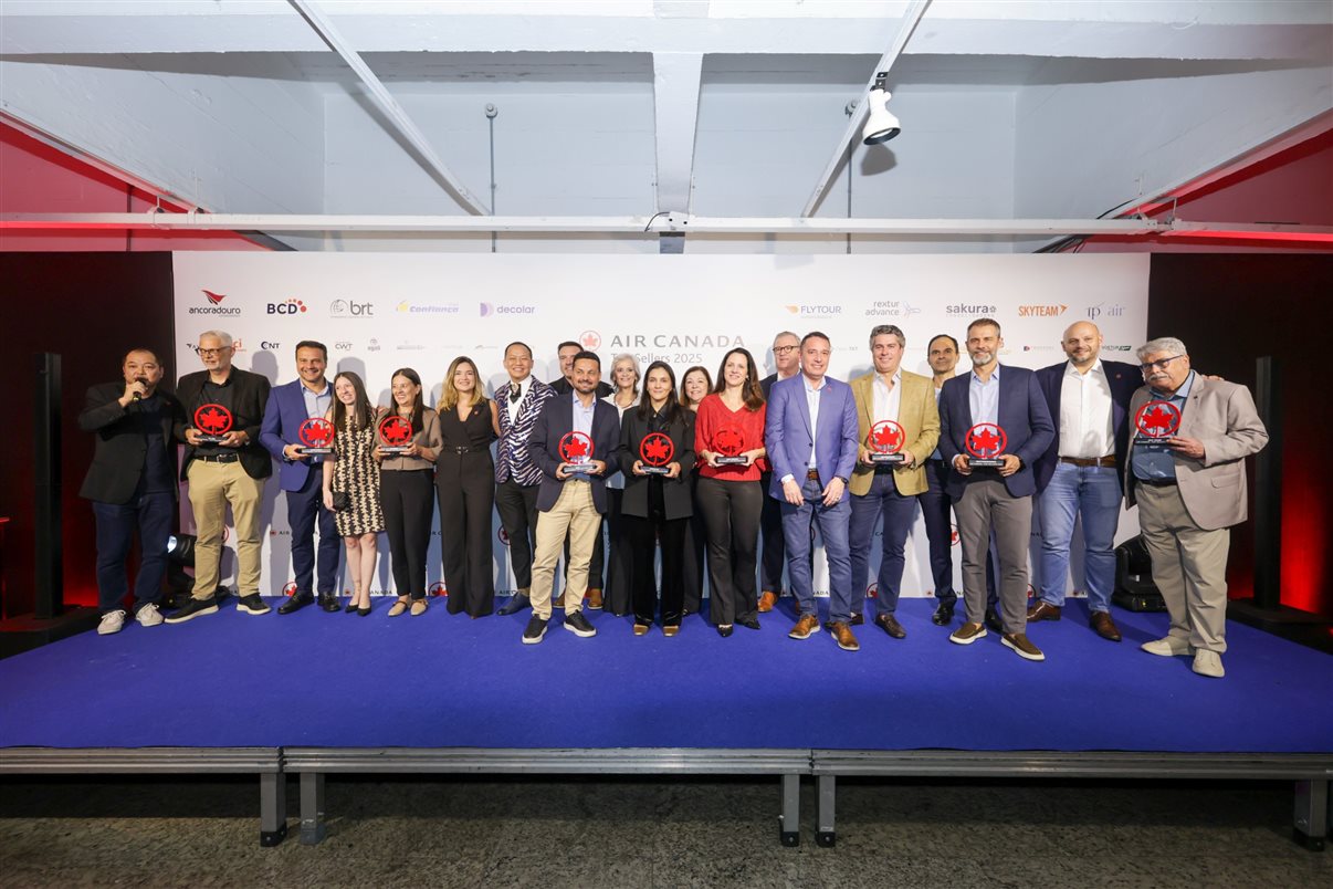 Troféus para os 10 maiores vendedores da Air Canada no Brasil (veja mais fotos no álbum ao fim da notícia)