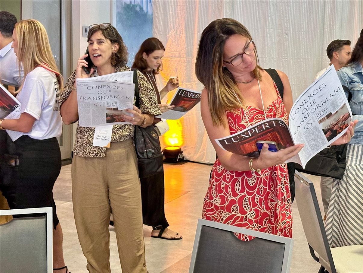 Luxperts surpreenderam os convidados com a primeira edição do jornal Luxperts Essence, com novidades de marcas, tendências do Turismo de luxo e entrevista com agentes de viagens do grupo