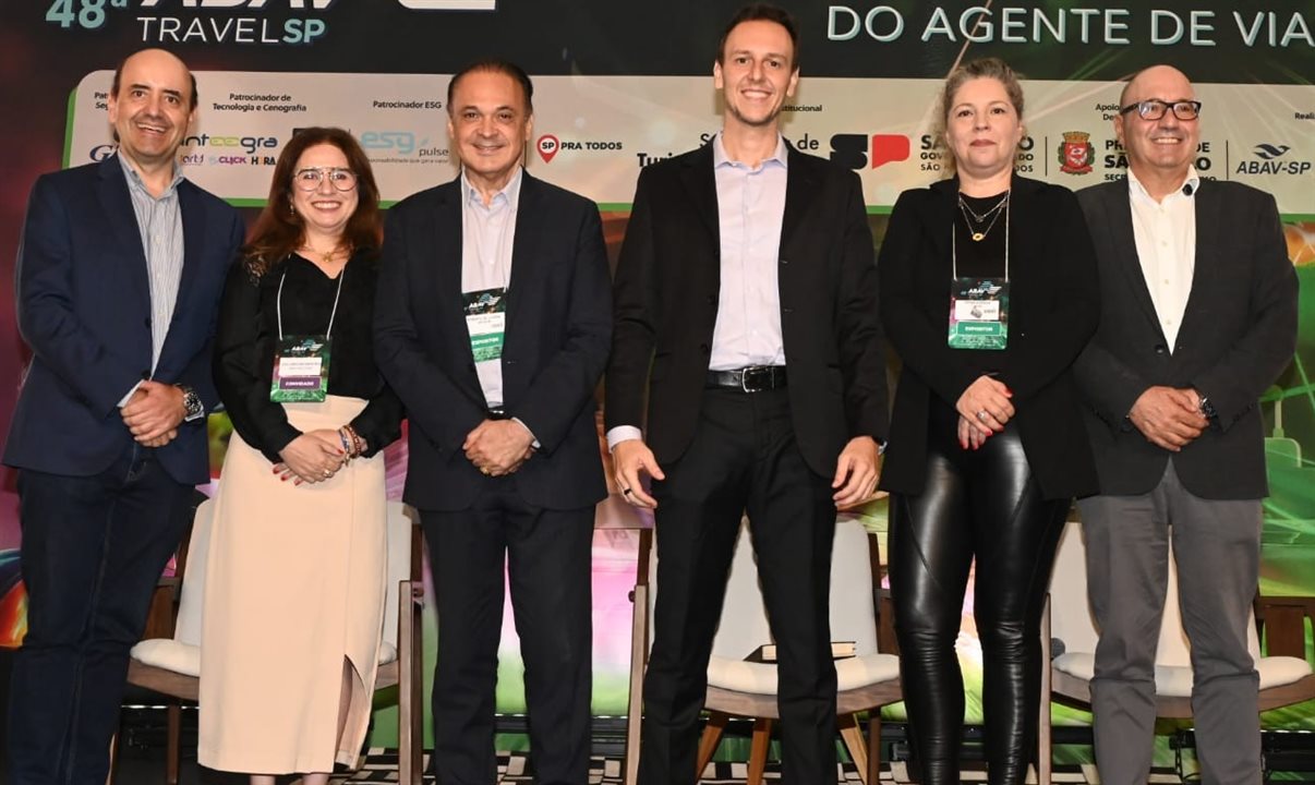 Antonio Dias, diretor executivo do Royal Palm Hotels & Resorts, Ana Carolina Medeiros, presidente da Abav Nacional, Roberto de Lucena, secretário se Turismo e Viagens do Estado de São Paulo, Bruno Waltrick, presidente da Abav-SP | Aviesp, Fatima de Nóbrega, representando o secretário municipal de Turismo, Rui Alves, e Dário Saadi, prefeito de Campinas (SP)<br/>