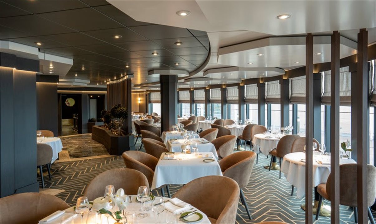 Novo interior do restaurante adota uma estética contemporânea e refinada