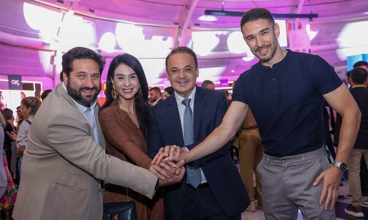 Vitor Bauab e Luciana Fernandes, do Grupo BBG Brasil, Roberto de Lucena, secretário de Turismo do Estado de São Paulo, e Ricardo Santos, da Diversa