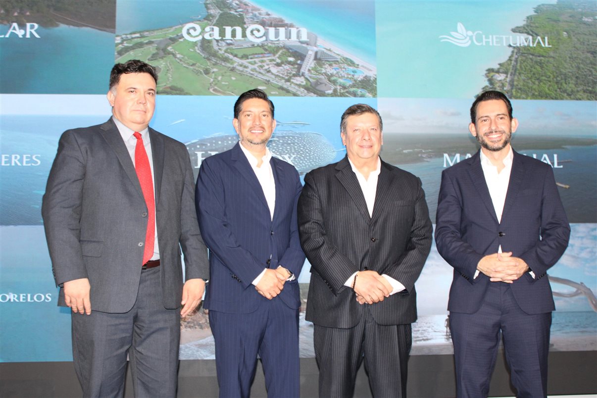 José Alberto Limas, vice-cônsul do México em São Paulo, Pablo Casas, subsecretário de Promoção de Quintana Roo, Jorge Téllez, diretor do Caribe Mexicano de Promoção, e Bernardo Cueto, secretário de Turismo de Quintana Roo