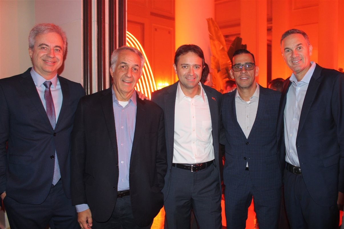 Paulo Rezende, da Amadeus, Sylvio Ferraz, da BeFly, Celso Ferrer, da Gol, Siderley Santos, do Grupo Arbaitman, e Duda Vasconcellos, da Kontik