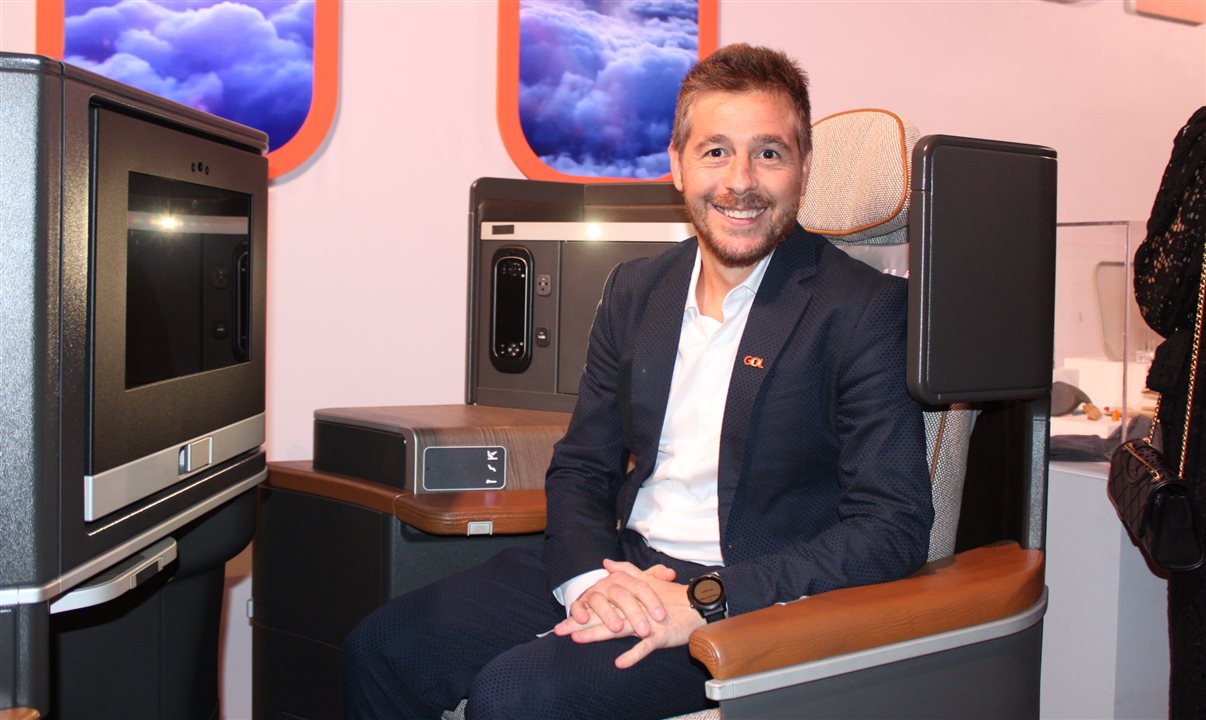 Danillo Barbizan, diretor de Vendas da Gol, no assento Insignia Business apresentado durante evento no Copacabana Palace