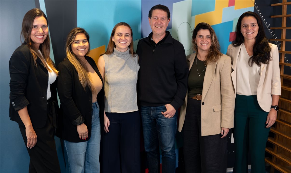 Fernanda Paranhos, Patrícia Gomes, Isabela Zatti, Daniel Bicudo, Giulliana Mesquita e Marcela Ciasca, da Azul Viagens