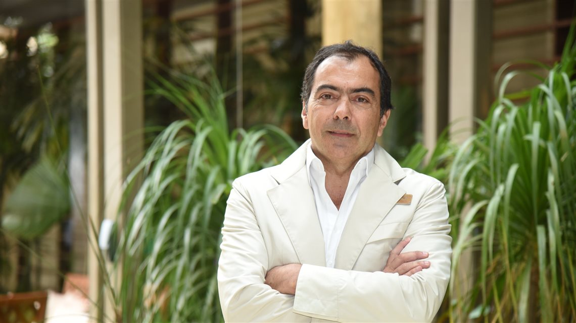 O CEO Tom&aacute;s Perez lidera a opera&ccedil;&atilde;o de todo o grupo