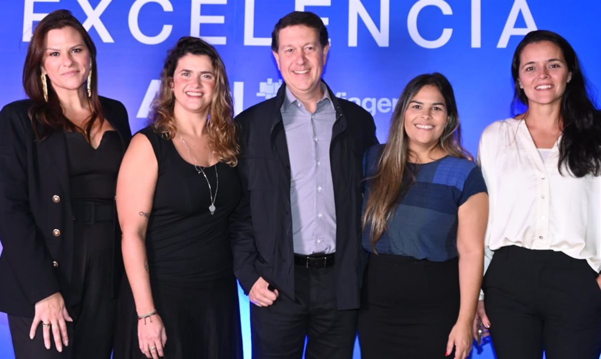 Priscilla Godoy, Giulliana Mesquita, da Azul Viagens, Daniel Bicudo, da Azul, Patricia Gomes e Marcela Ciasca, da Azul Viagens 