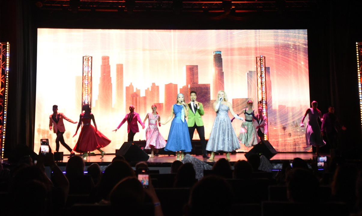 Os agentes puderam conhecer também algumas atrações dos navios. No MSC Preziosa eles acompanharam trechos de um dos musicais apresentados no navio