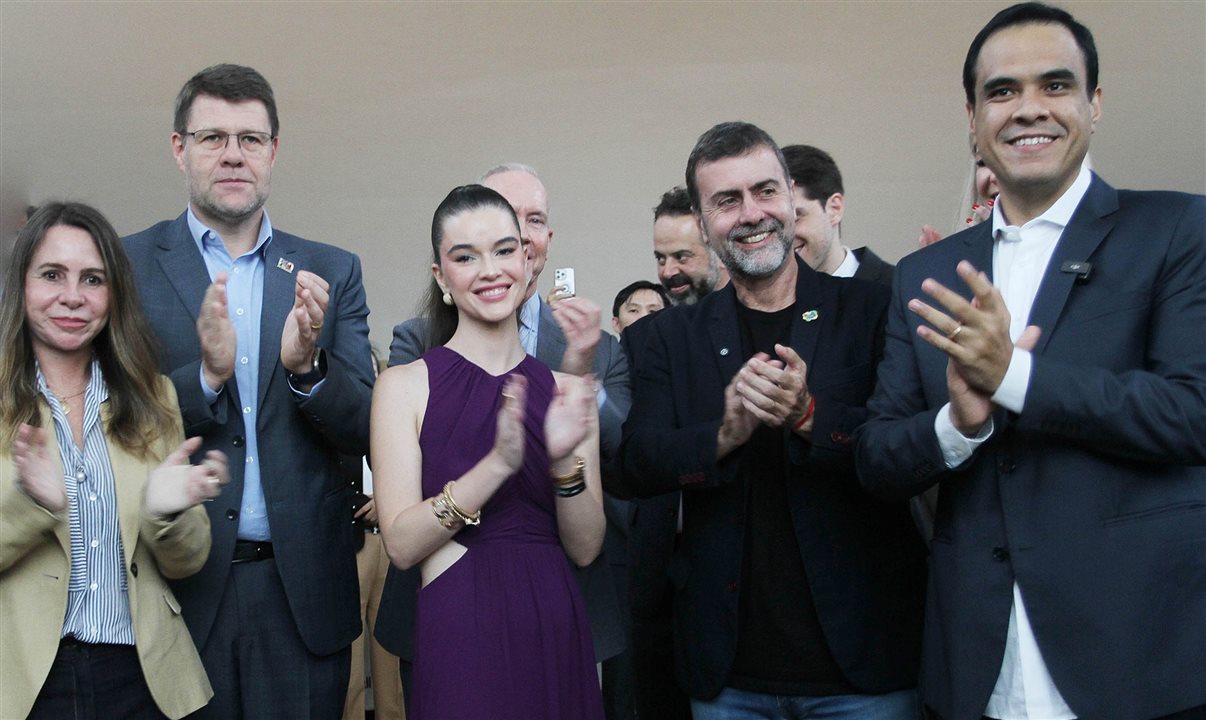 Daniela Maia, secretária Municipal de Turismo do Rio de Janeiro, Gustavo Tutuca, secretário de Turismo do Rio de Janeiro, Mônica Medeiros, CEO da TurisMall, Marcelo Freixo, presidente da Embratur, e Gustavo Feliciano, ministro do Turismo