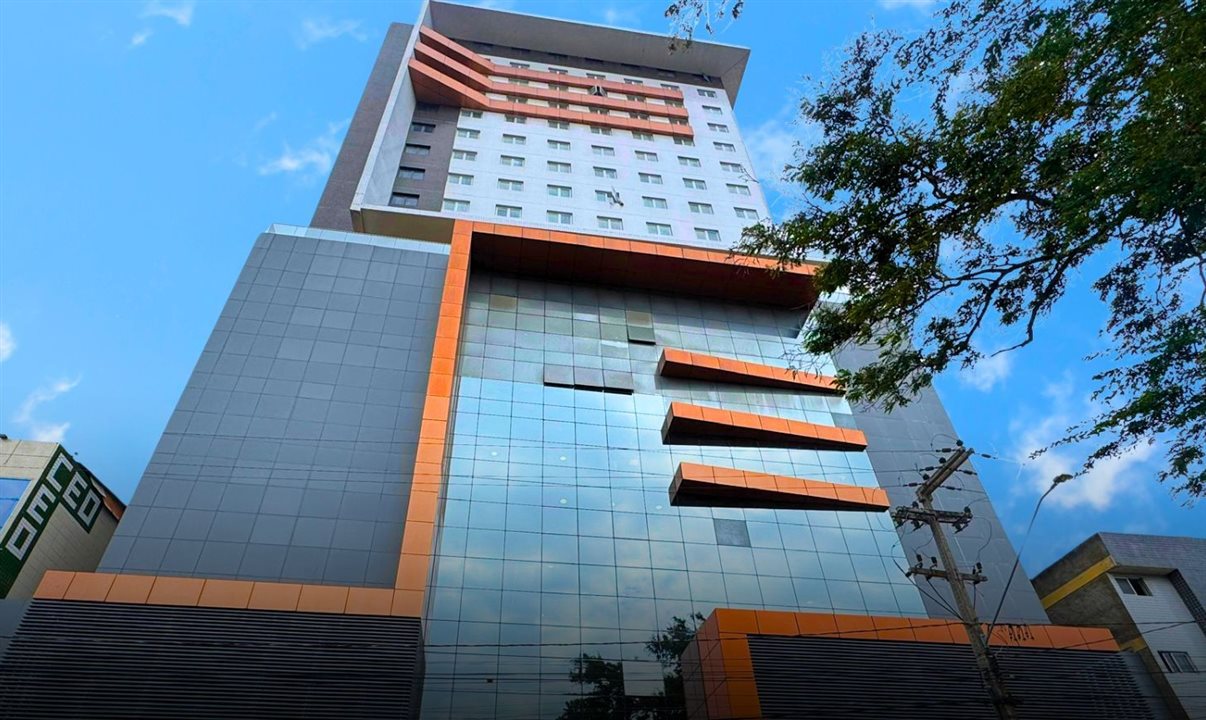 Localizado na Avenida Rio Branco, no centro da cidade, o hotel integra o complexo multiuso Citymix, que reúne hotelaria, mall, centro corporativo, estacionamento e espaços para eventos