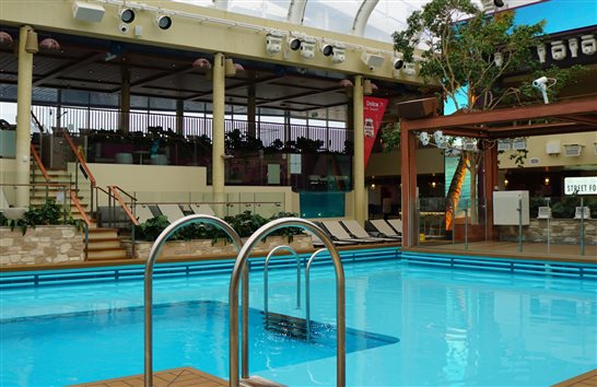 H&aacute; tamb&eacute;m op&ccedil;&atilde;o de piscina indoor