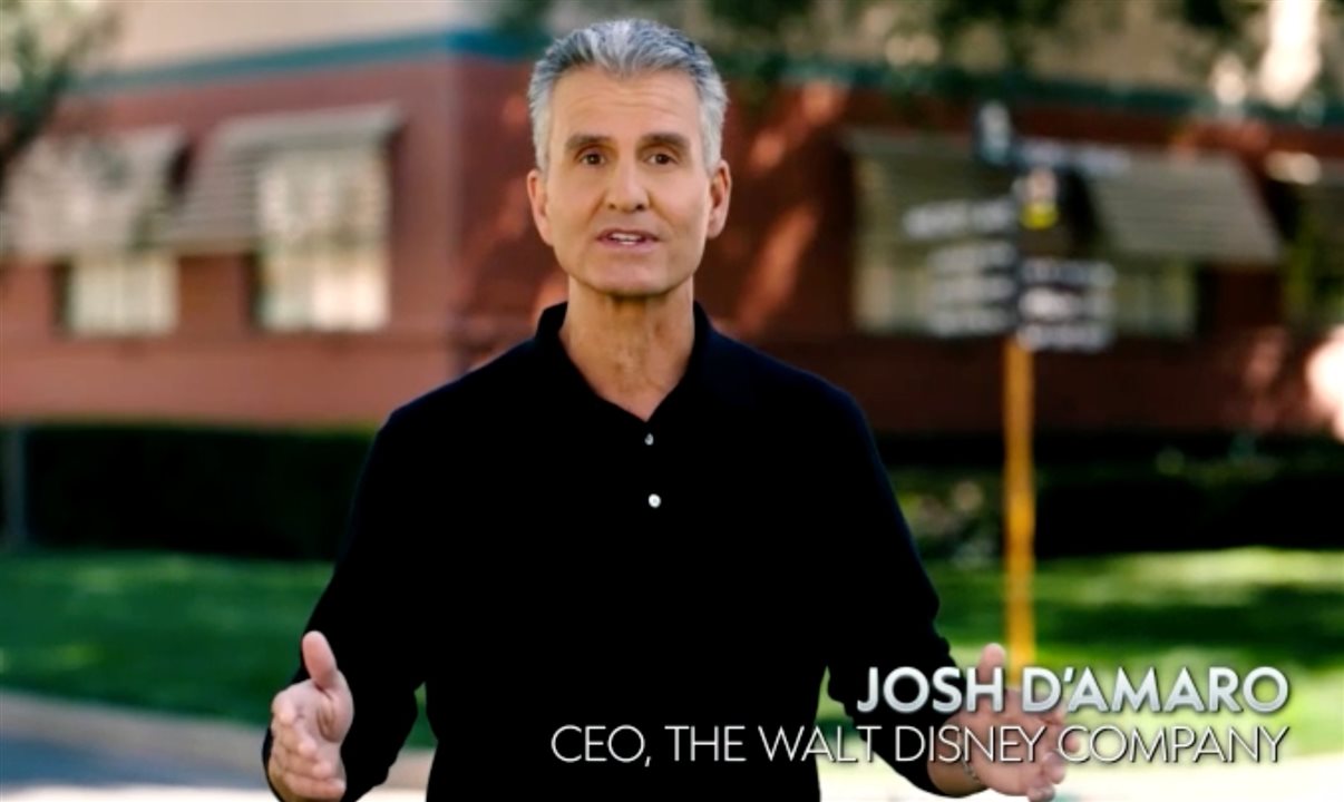 Josh D'Amaro aparece no primeiro GC (Gerador de Caracteres) como CEO da Disney
