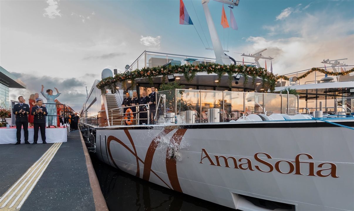 AmaWaterways batizou seu novo navio AmaSofia durante uma cerimônia especial no Rio Reno em Amsterdã