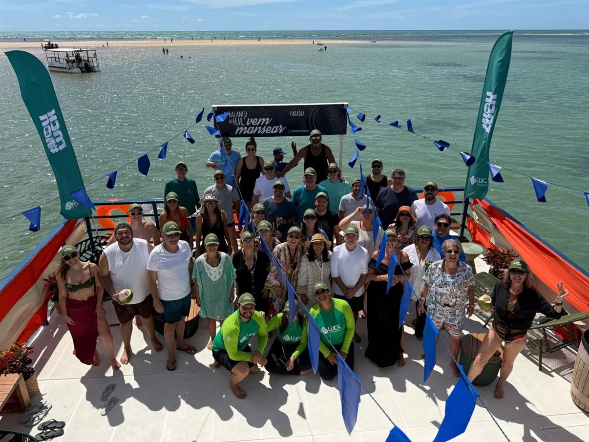 Grupo em Areia Vermelha
