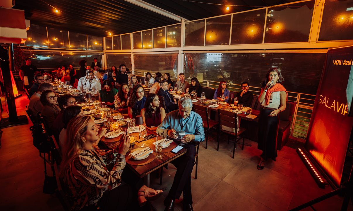 Livia Maciel, diretora de Customer Success da VOLL, conduziu uma parte do evento