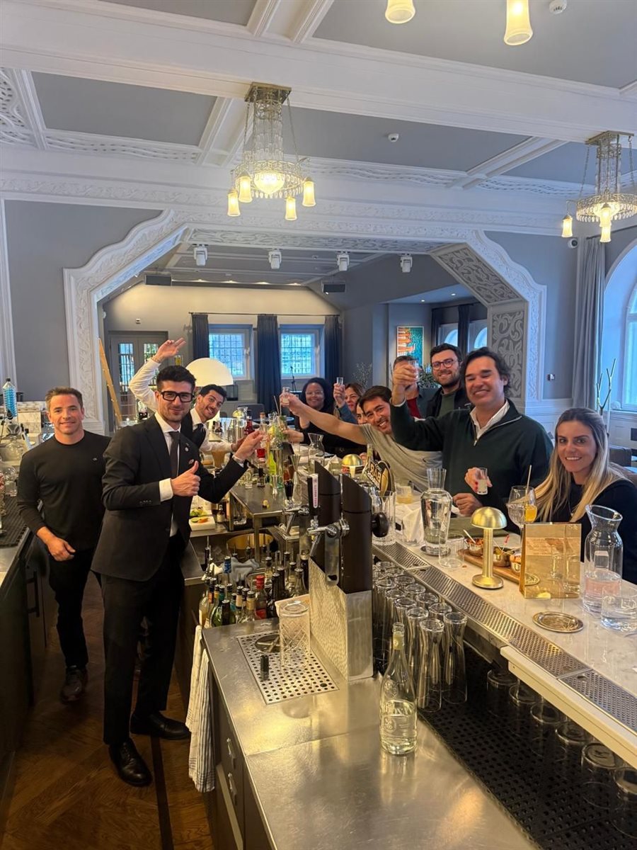 Um brinde dos profissionais brasileiros no famtour da Flospitality