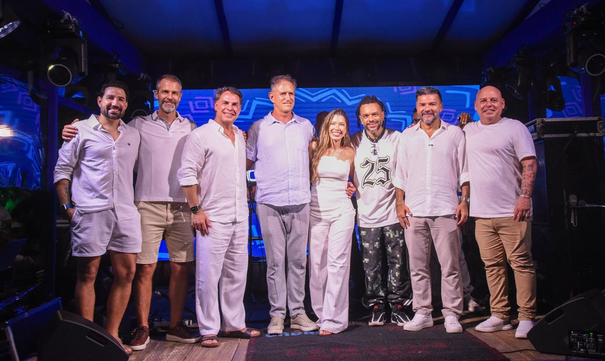 Hugo Lagares, Marvio Mansur e Emerson Belan, da CVC Corp, Deassis, do Nauticomar, Lorena Ferreira, do Nauticomar, José Felício, da Secretaria de Turismo da Bahia, Paulo Onishi, vice-prefeito de Porto Seguro, e Guto Jones, secretário de Turismo de Porto Seguro