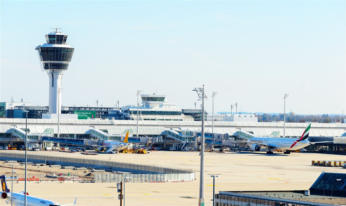 Além do aeroporto de Dubai (foto), os aeroportos de Abu Dhabi e Doha também registraram paralisações totais ou severas restrições operacionais