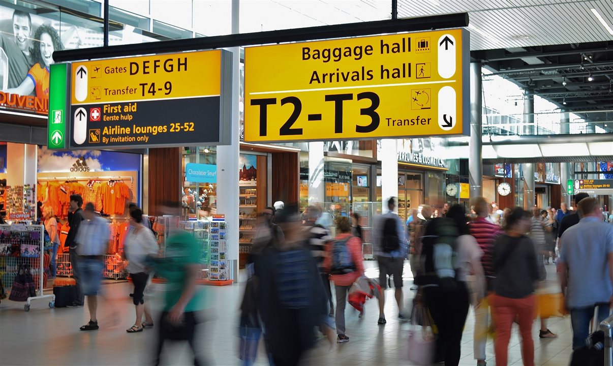 Enquanto calculam os prejuízos, companhias aéreas ainda precisam transportar os passageiros de volta às suas casas