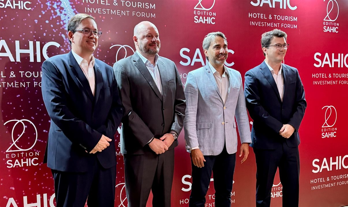 Andres Fajardo, da GHL Hoteles, Abel Castro, da Accor, Ricardo Manarini, da BWH, e Bojan Humer, da Marriott