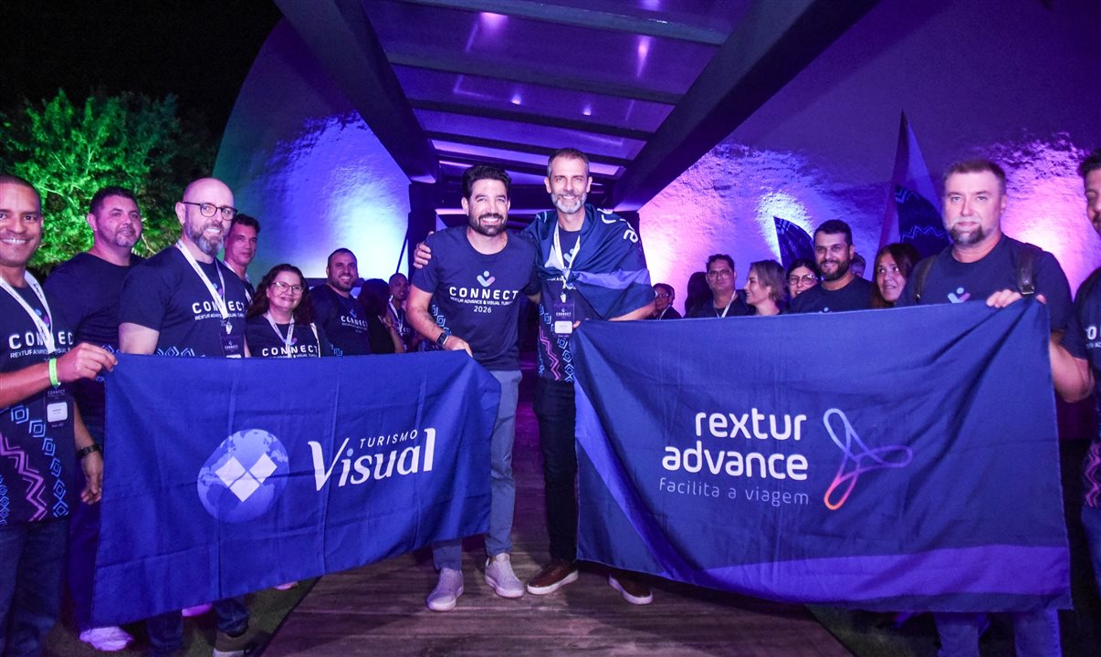 Hugo Lagares e Marvio Mansur lideraram um corredor de aplausos com suas equipes para receber agentes de viagens e fornecedores