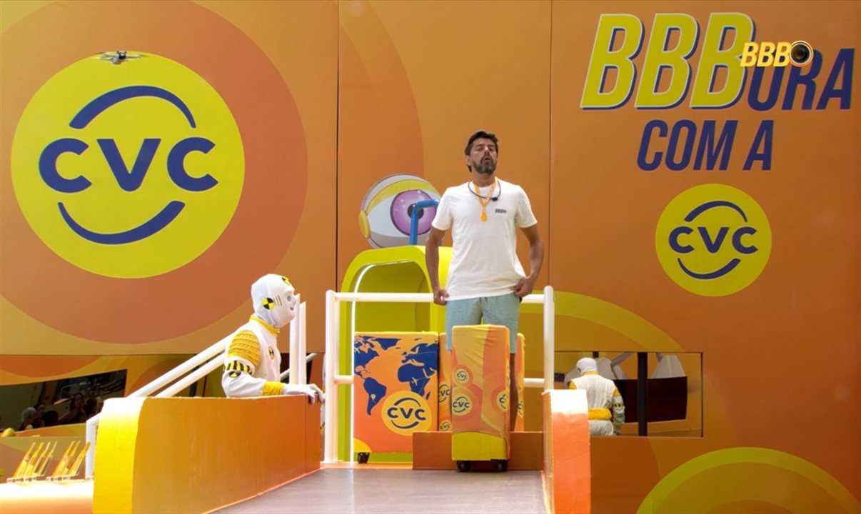 Após a etapa de escolha das viagens, os participantes disputaram uma prova de pontuação em que precisavam lançar malas em círculos estratégicos para acumular pontos