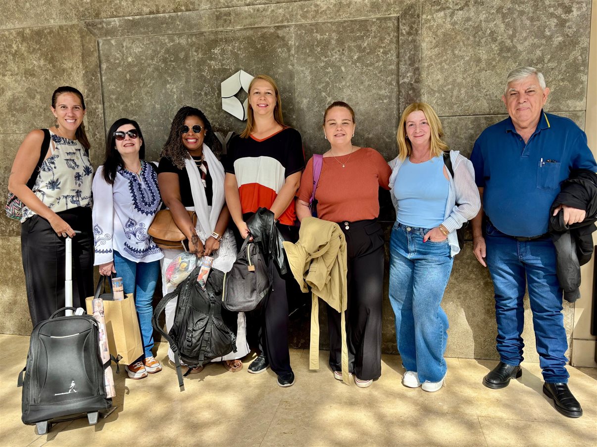 O grupo na sa&iacute;da do hotel para o Aeroporto Internacional do Cairo