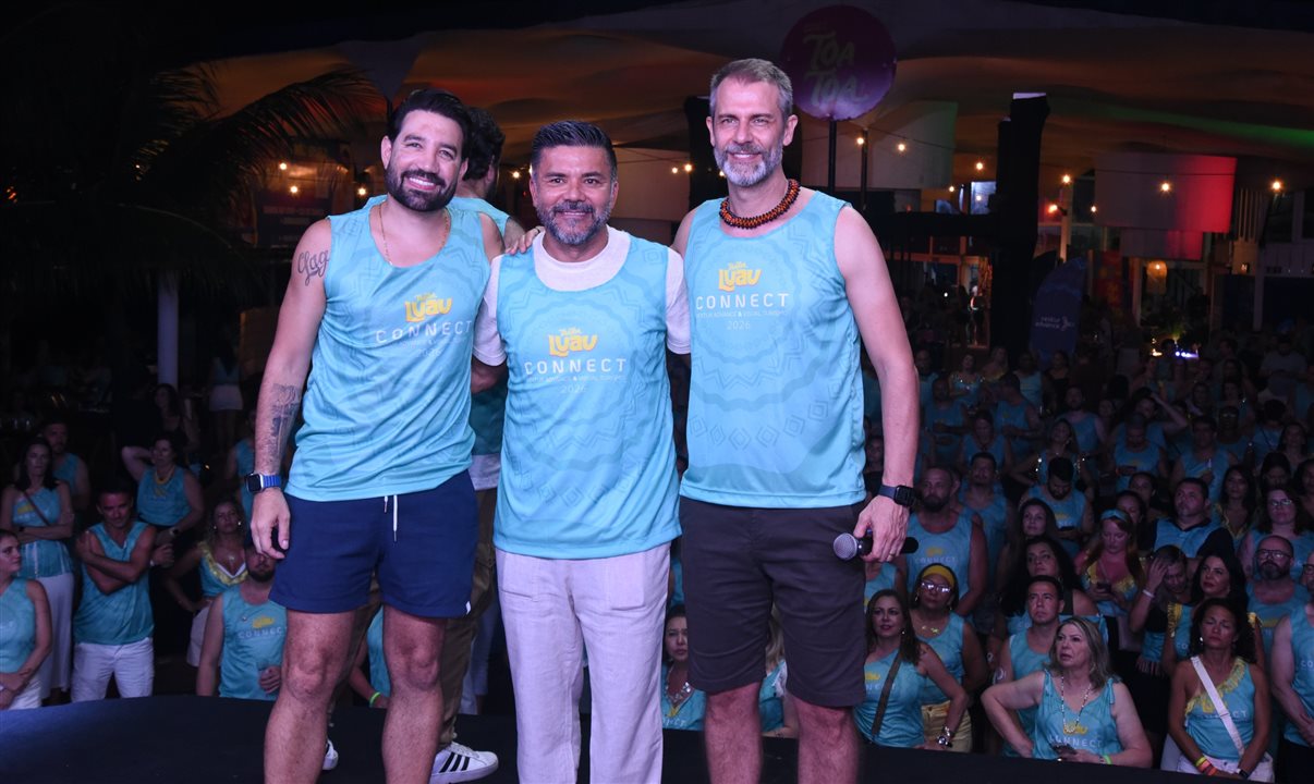 Paulo Cesar Onishi, conhecido popularmente como Paulinho Toa Toa, entre Hugo Lagares e Marvio Mansur, diretores de Visual Turismo e Rextur Advance, respectivamente